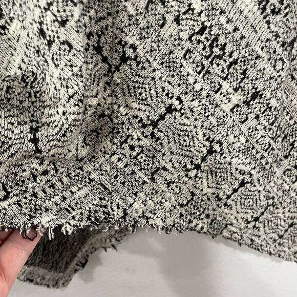 Knox Rose Long Sleeve Textured Top with Raw asymmetrical Hem Black White Size XL - Picture 5 of 5